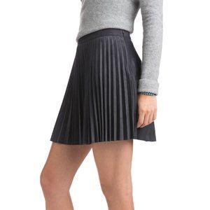 Vineyard Vines Faux Suede Pleated Skirt size 8, Condor Gray